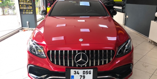 mercedes e serisi kaplama metalik kırmızı şeker kırmızı kaplama araç kaplama fiyatları 2019 folyo kaplama kadife araç kaplama